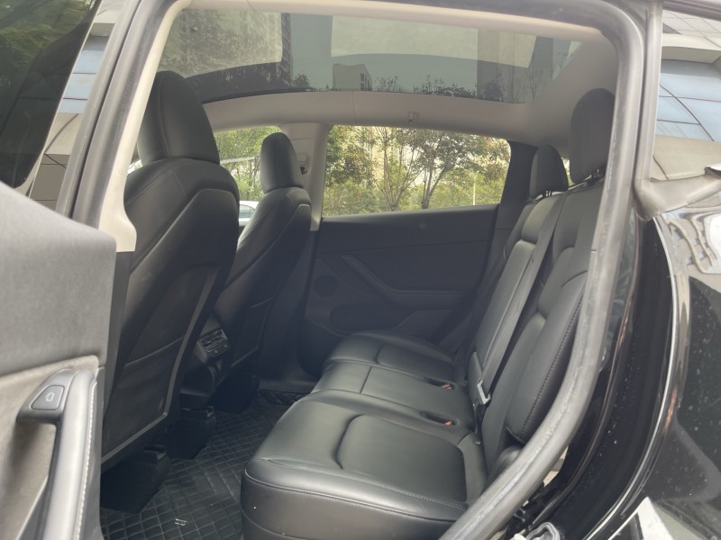 济宁23年特斯拉MODEL Y4