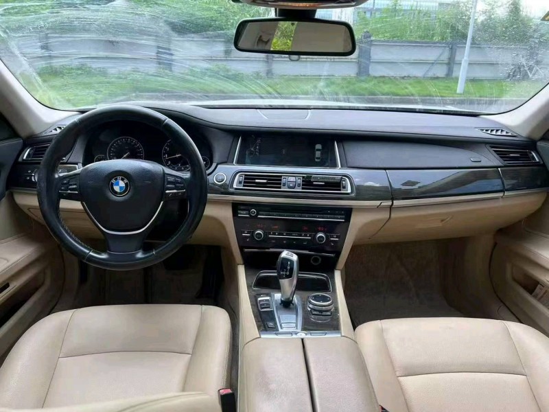 广州14年宝马7系8