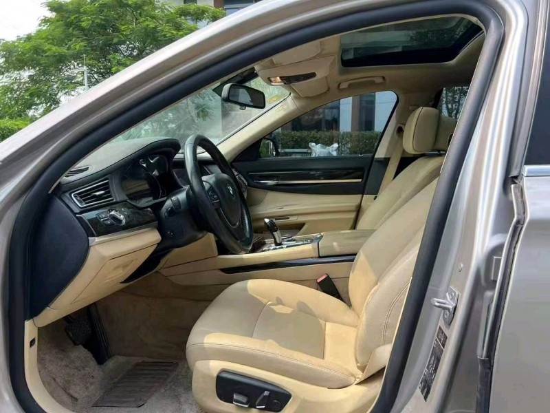 广州14年宝马7系9