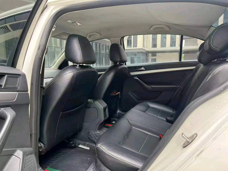 广州17年大众朗逸8