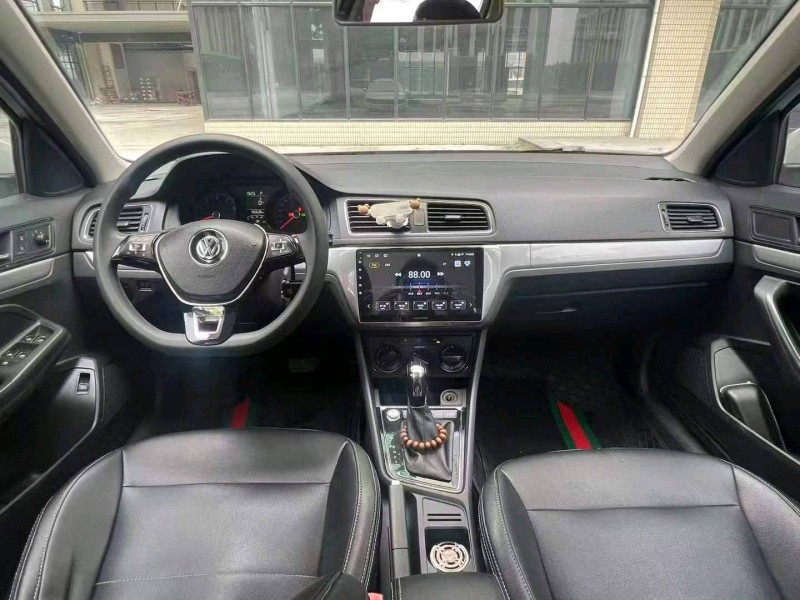 广州17年大众朗逸9