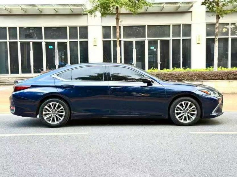 佛山23年雷克萨斯ES7