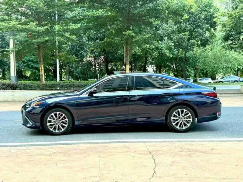 佛山23年雷克萨斯ES8