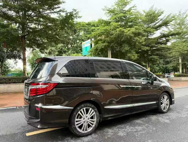 汕头18年本田艾力绅7