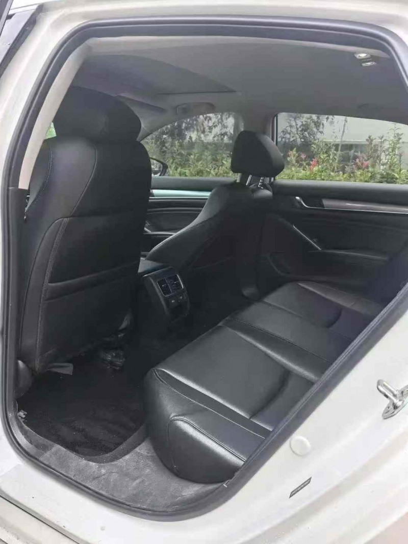 鄂州23年本田雅阁6