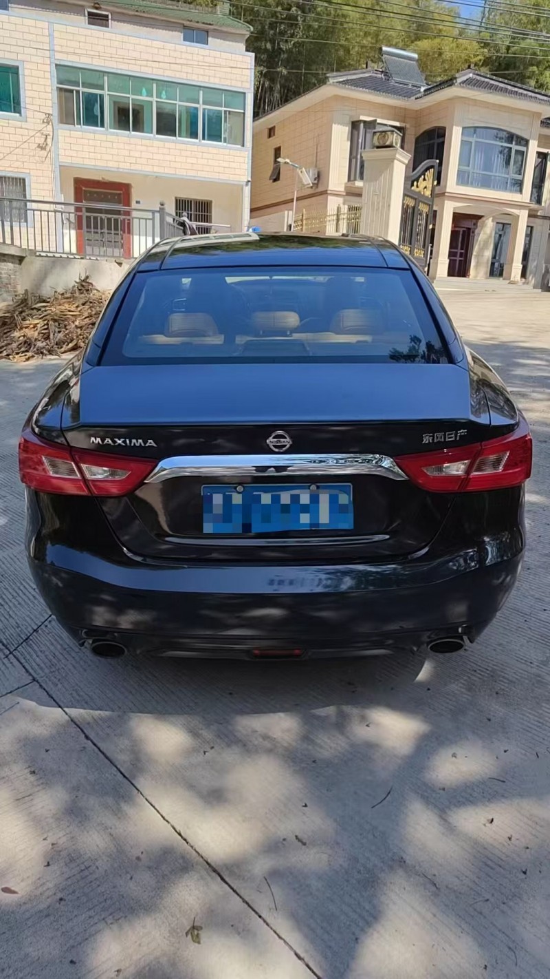 徐州16年日产西玛8