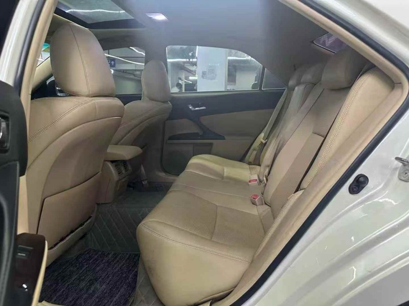 广州12年丰田锐志5