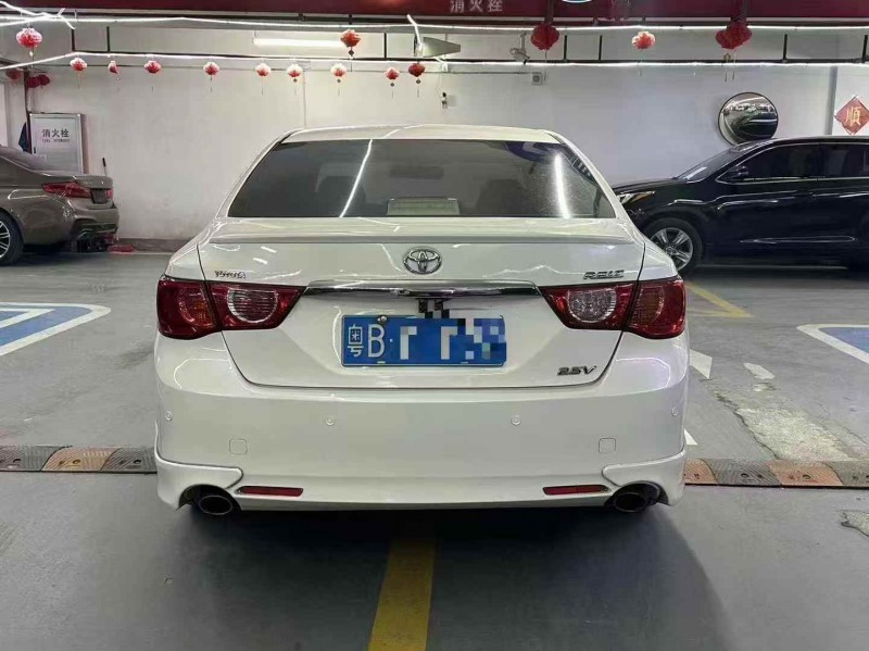 广州12年丰田锐志6