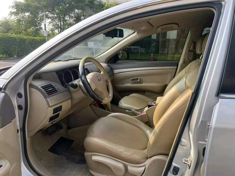 广州16年日产轩逸9