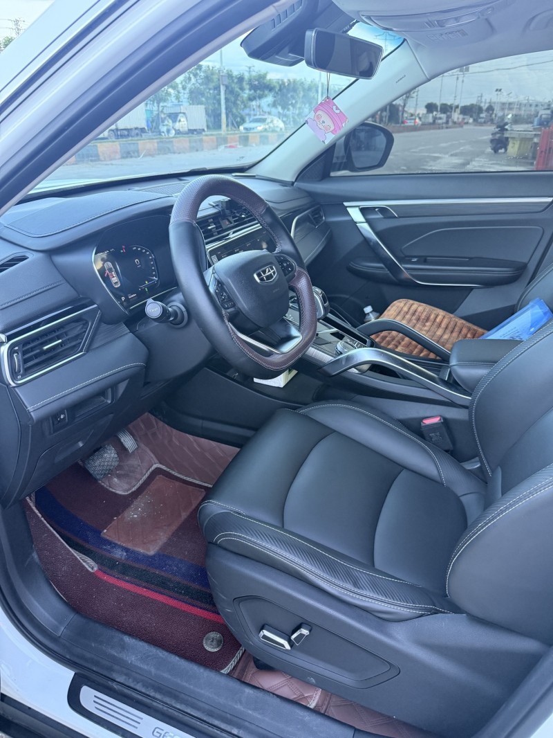 潮州19年吉利博越3