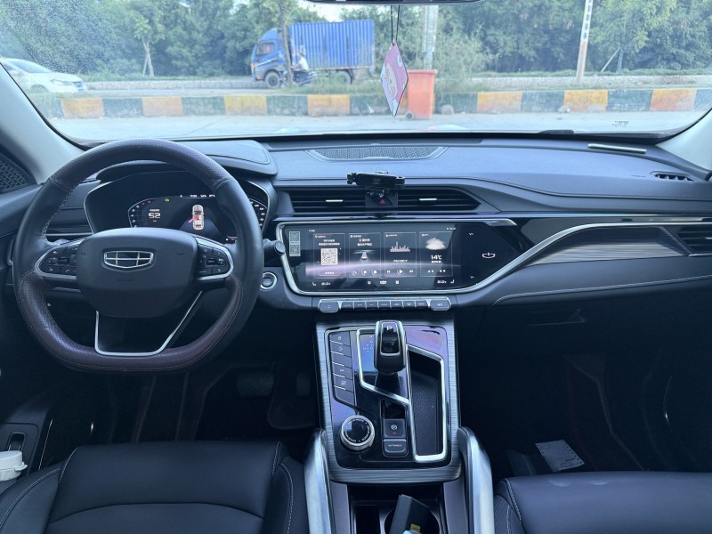 潮州19年吉利博越5