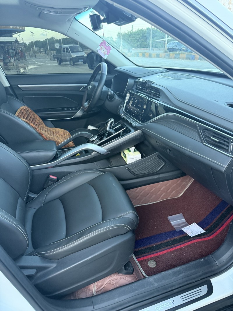 潮州19年吉利博越7