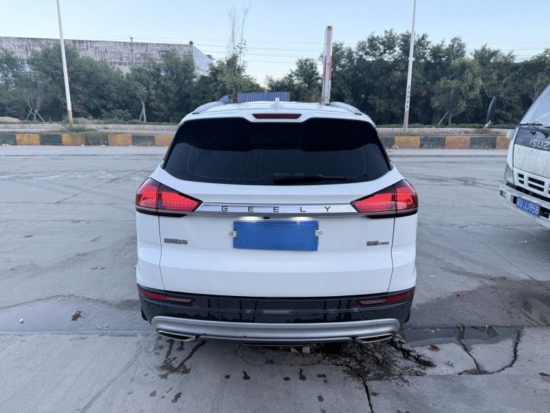 潮州19年吉利博越9