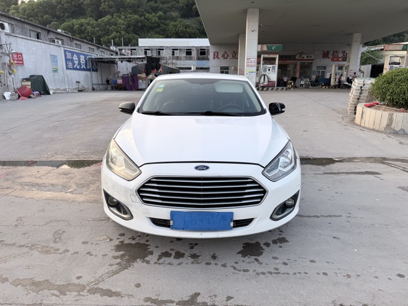 潮州17年福特福睿斯1