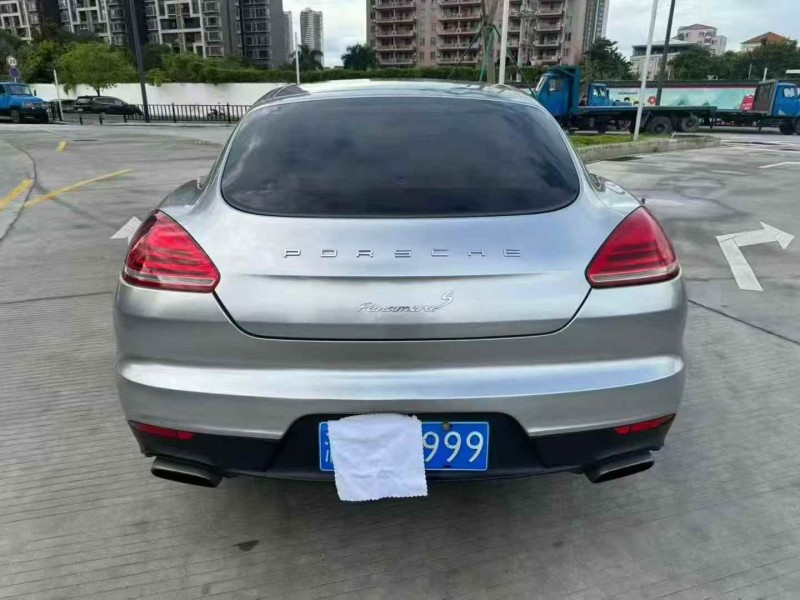 广州14年保时捷帕拉梅拉9