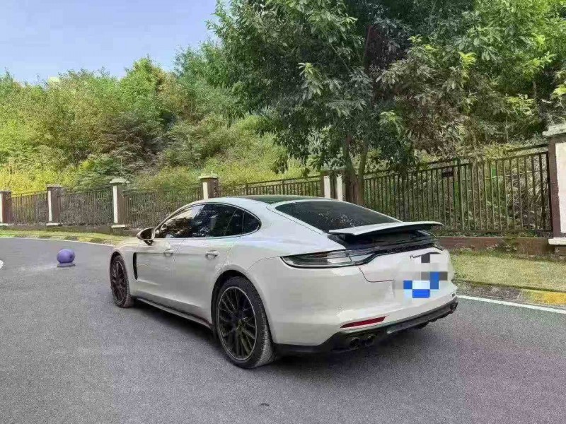 重庆24年保时捷帕拉梅拉8