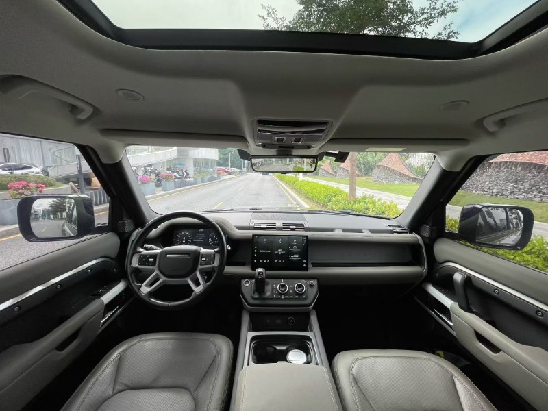 深圳22年路虎卫士4