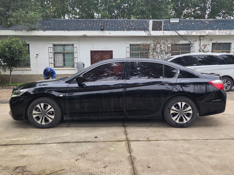 郑州15年本田雅阁6