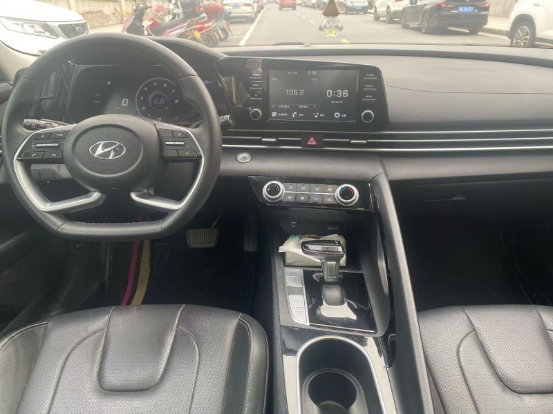 娄底23年现代伊兰特4