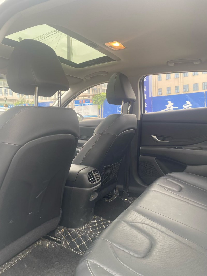 娄底23年现代伊兰特7