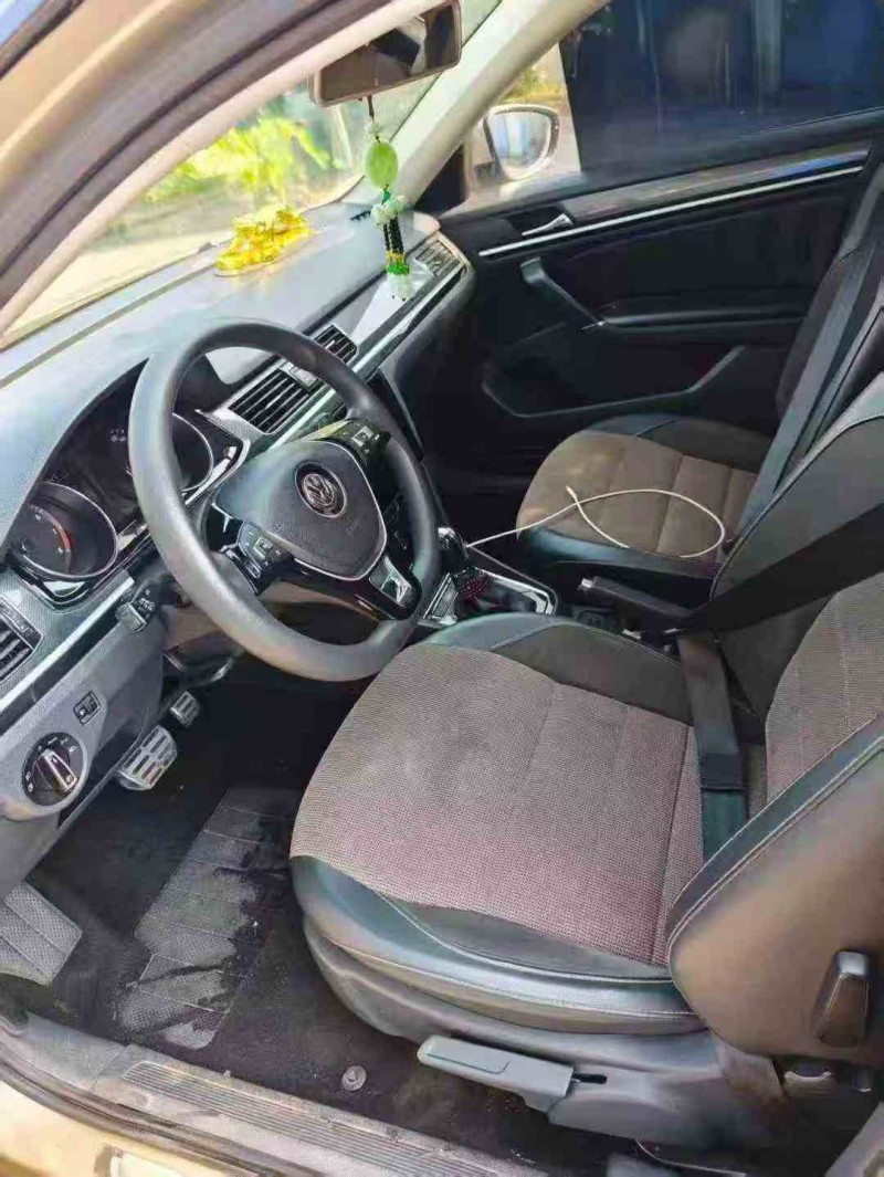 钦州16年大众蔚领4