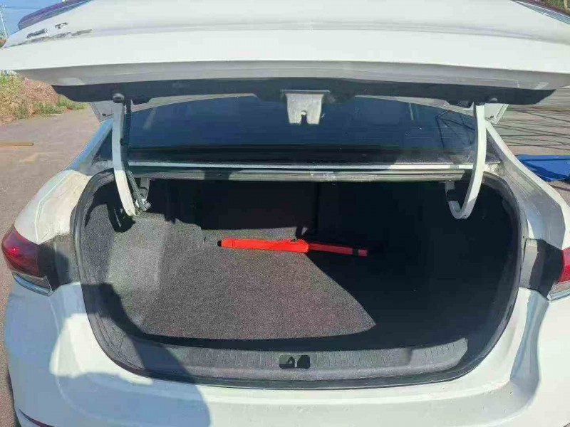 重庆20年别克英朗7