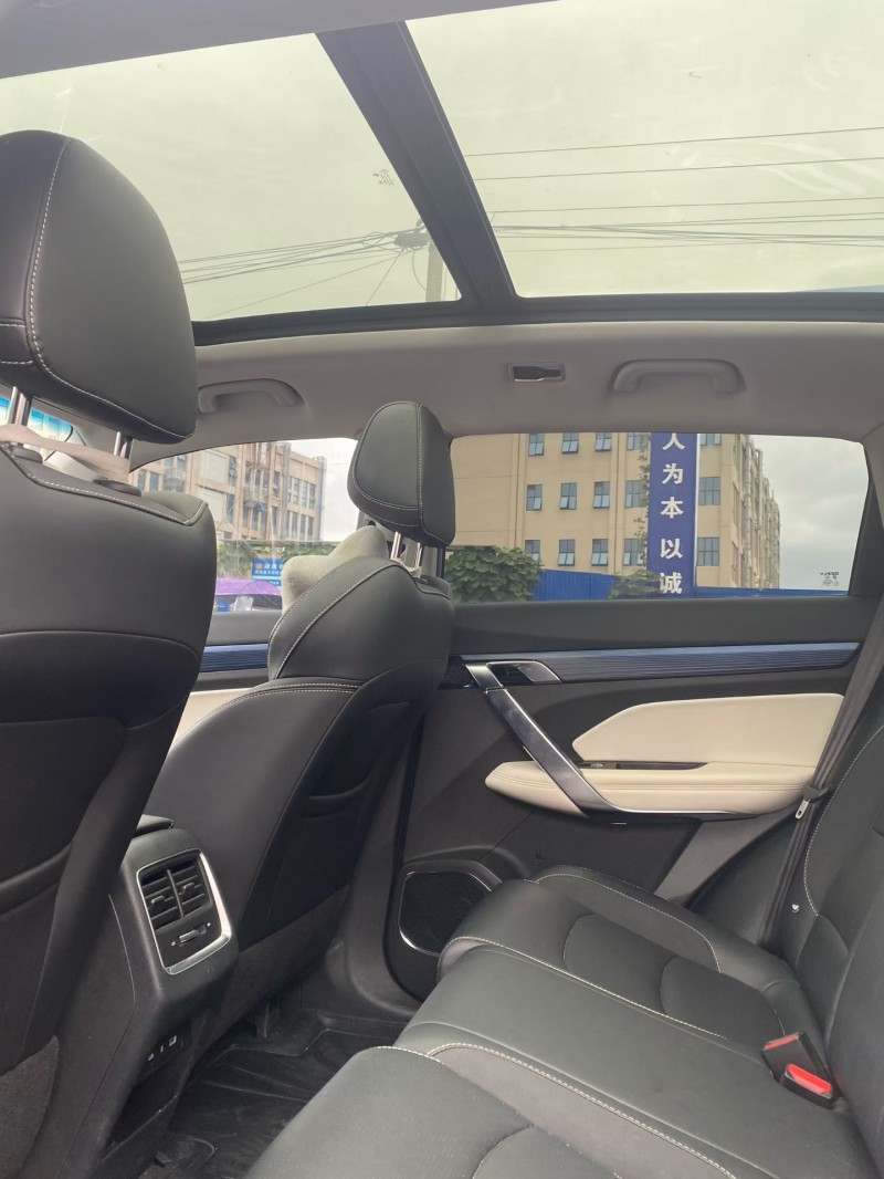 娄底22年吉利博越3