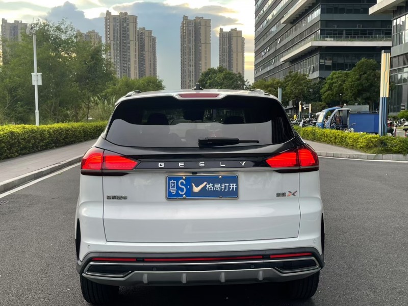 东莞22年吉利博越9