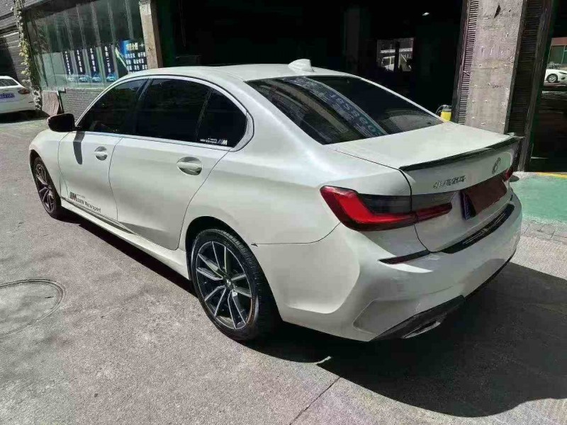 安顺21年宝马3系8