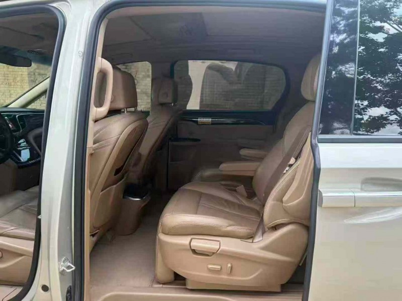 保定19年别克GL85