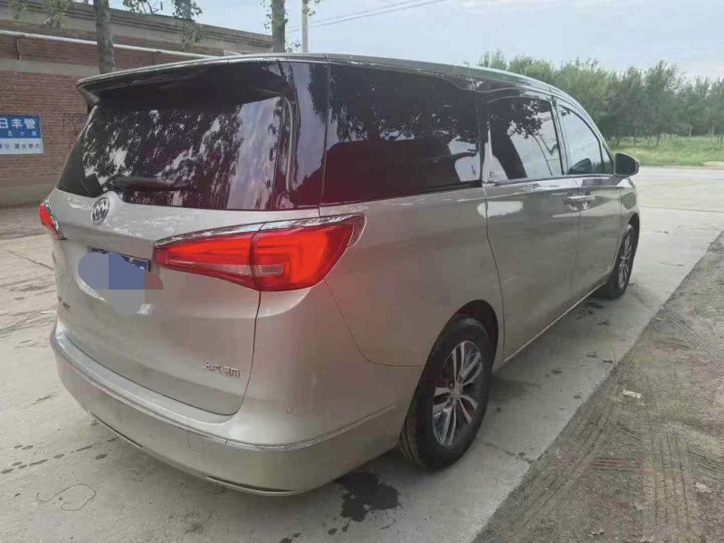 保定19年别克GL89