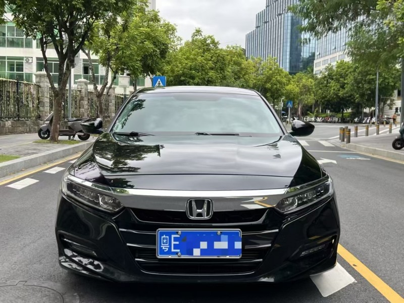 深圳21年本田雅阁1