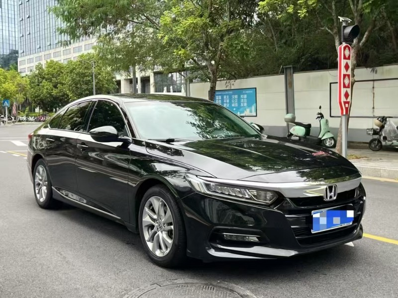 深圳21年本田雅阁3