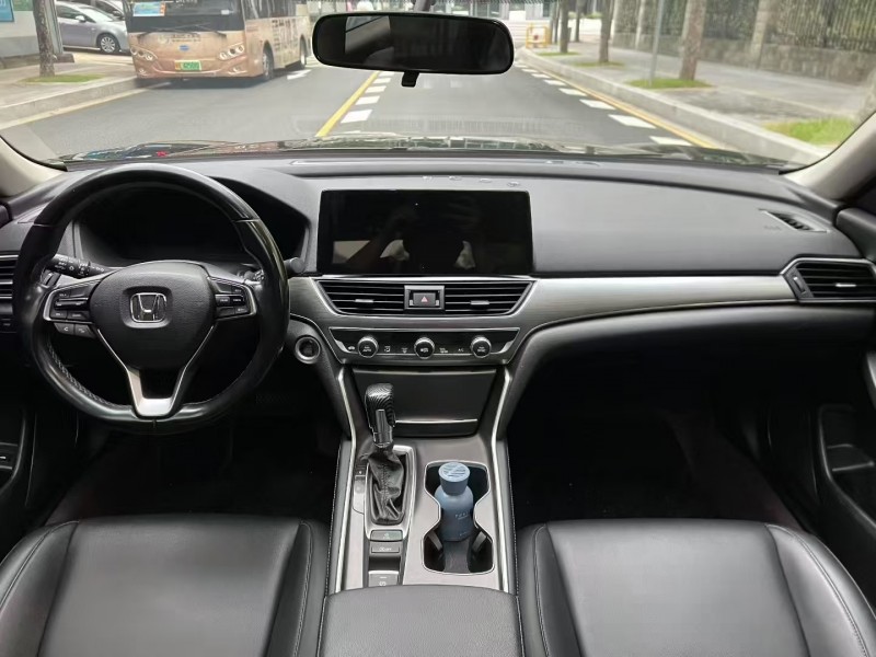 深圳21年本田雅阁5