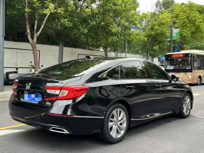 深圳21年本田雅阁8