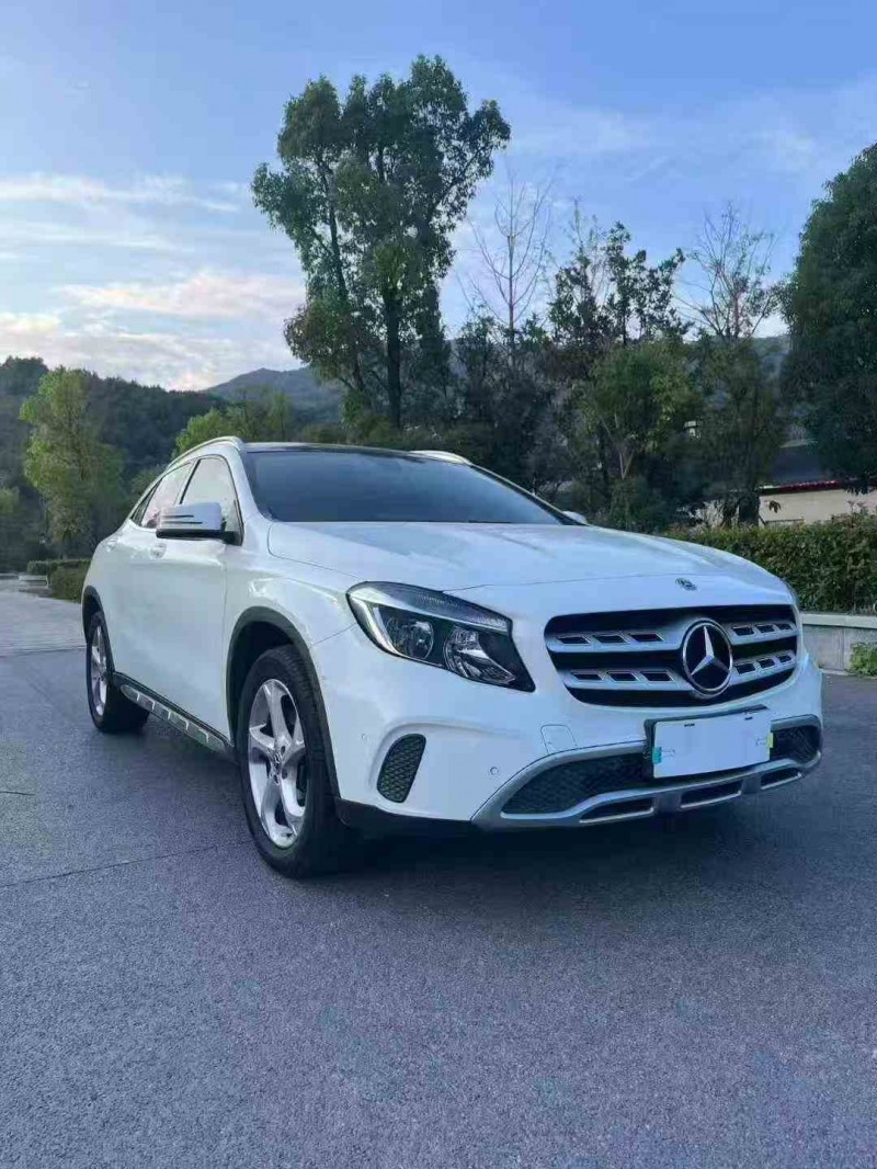 景德镇19年奔驰GLA3