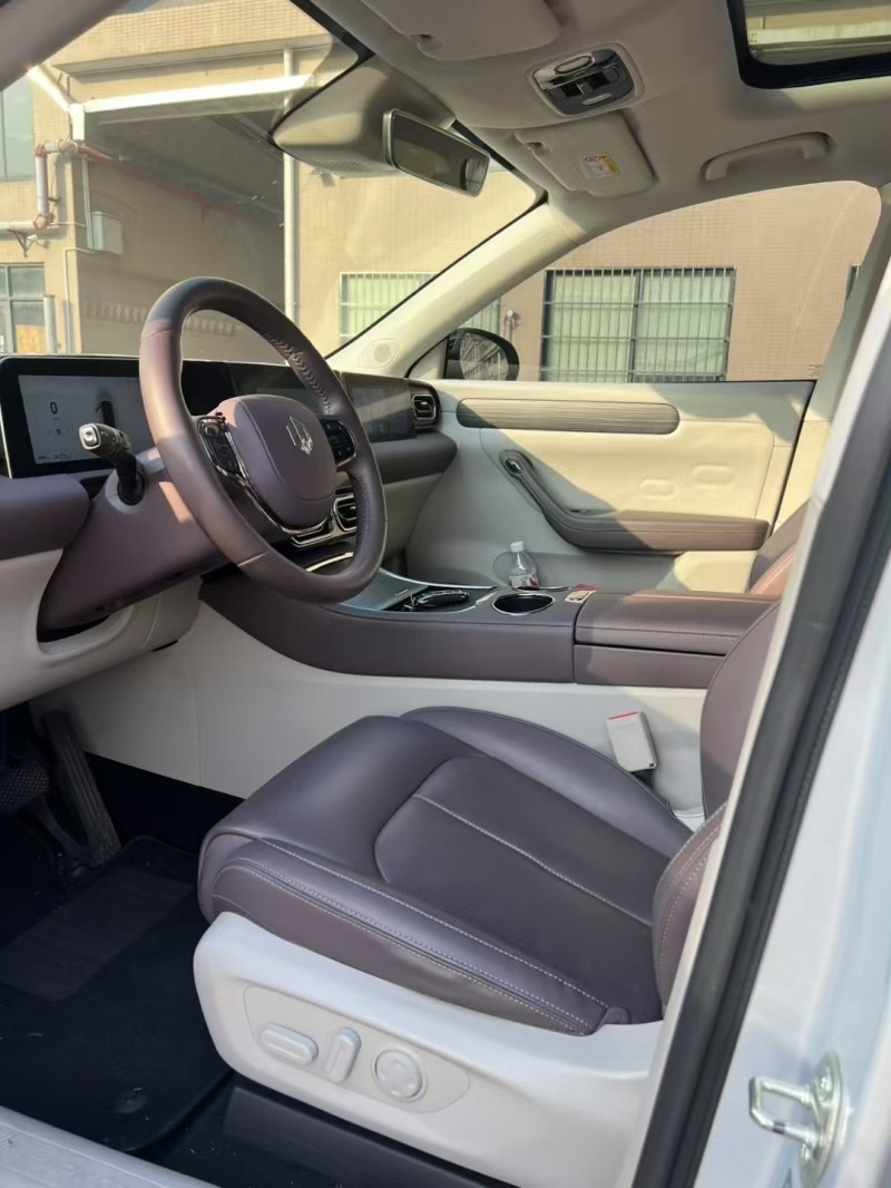 江门23年零跑汽车C114