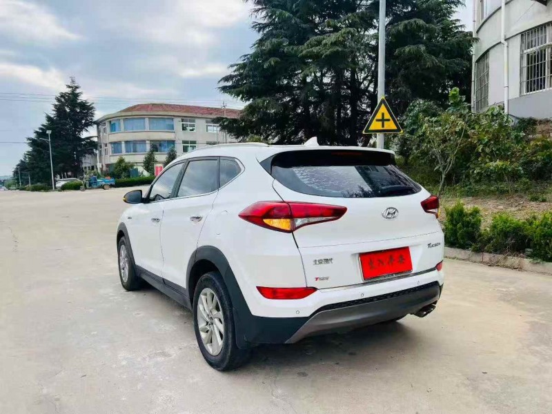 青岛17年现代途胜8