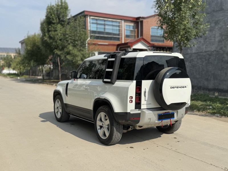 新乡24年路虎卫士2