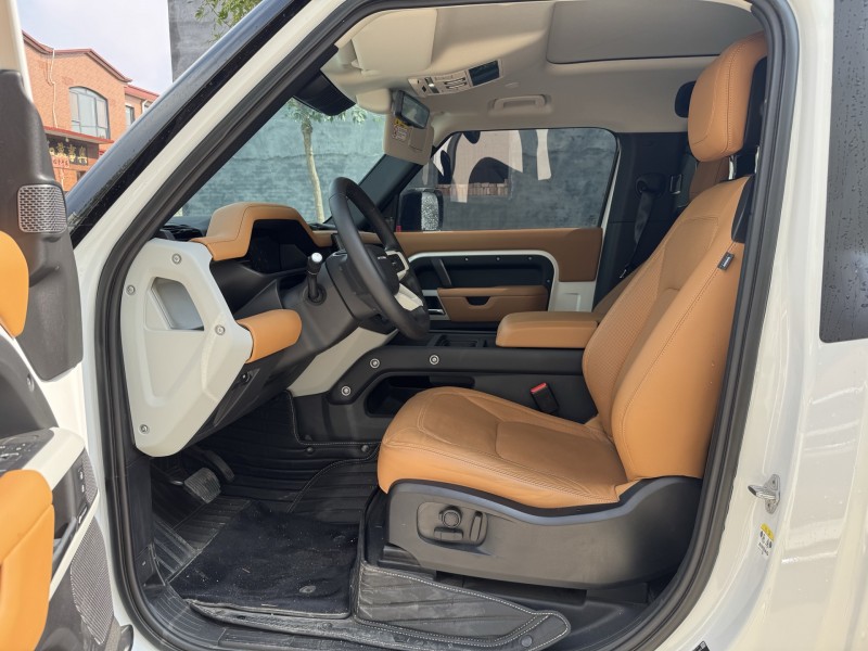 新乡24年路虎卫士5