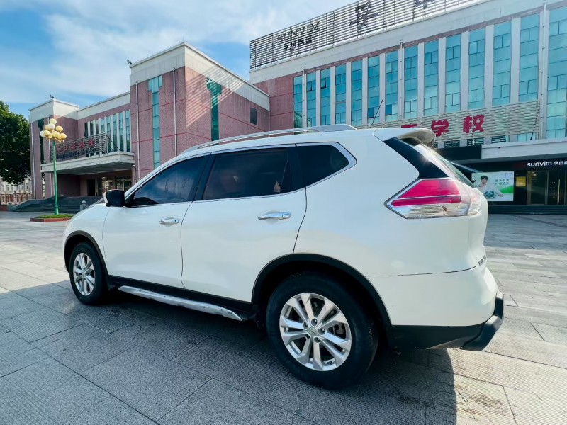 威海15年日产奇骏7