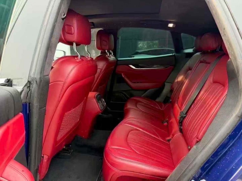 泰安17年玛莎拉蒂Levante7