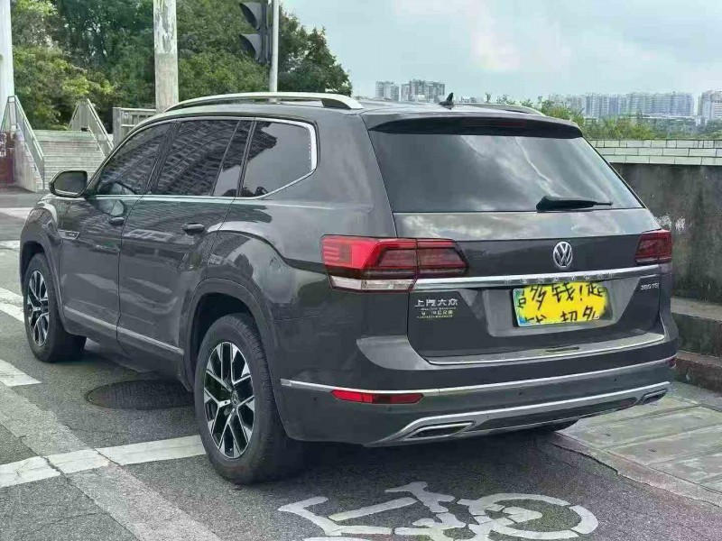 防城港21年大众途昂8