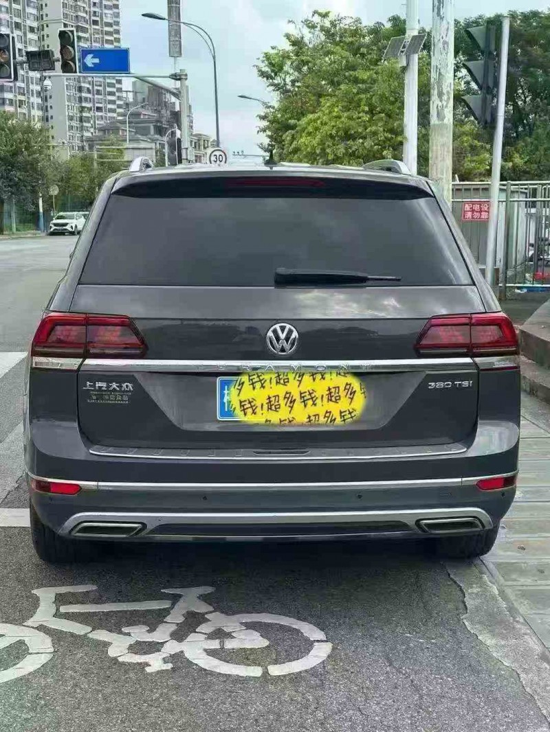 防城港21年大众途昂9