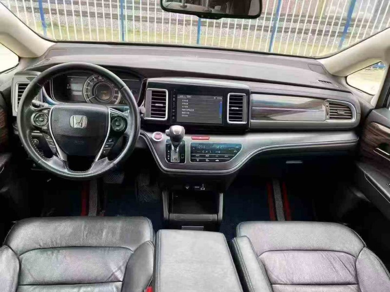 张家界18年本田艾力绅4