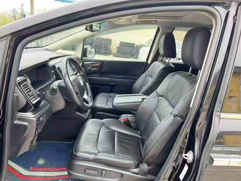 张家界18年本田艾力绅5