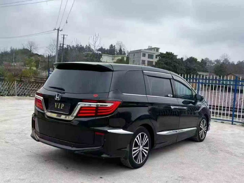 张家界18年本田艾力绅8