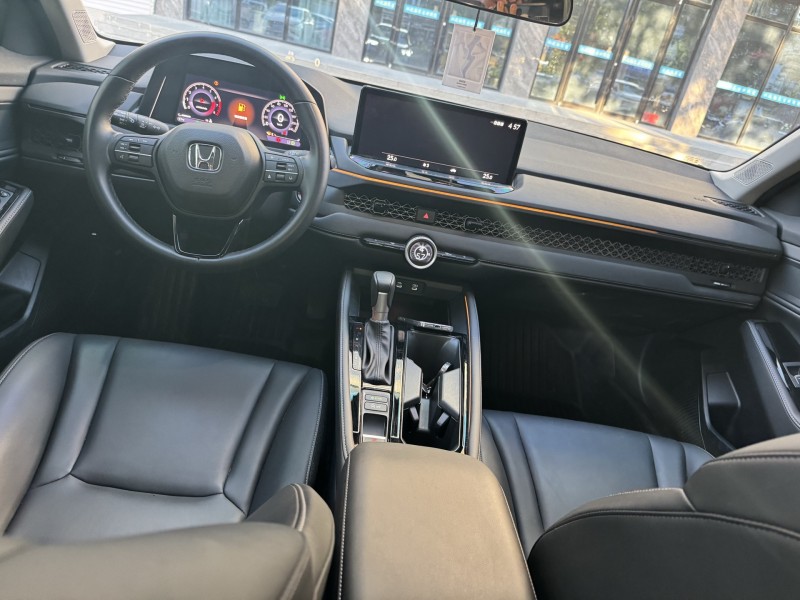 邢台25年本田雅阁3