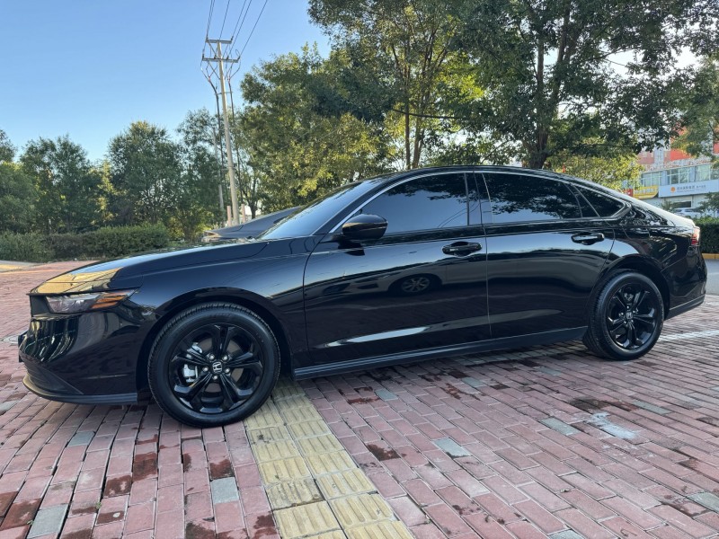 邢台25年本田雅阁5