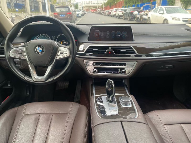 娄底17年宝马7系7